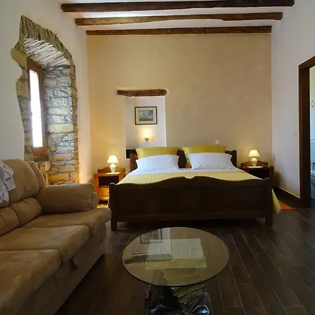 Letizia Villa