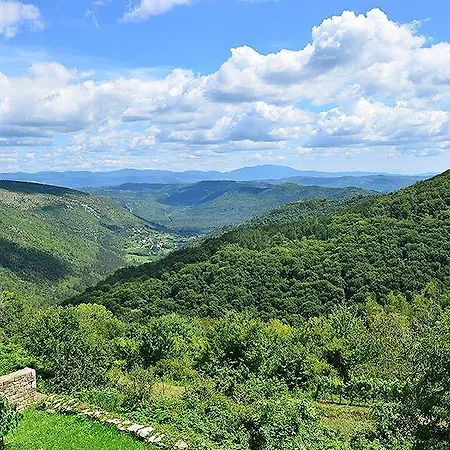 Letizia Villa Oprtalj