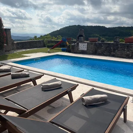 Letizia Villa Oprtalj