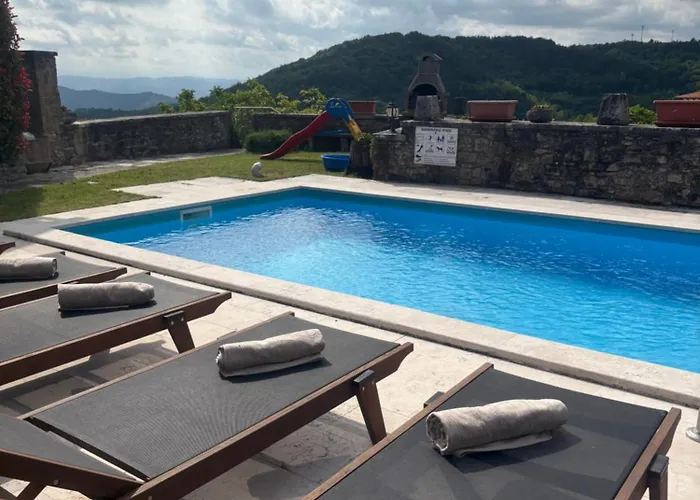 Letizia Villa Oprtalj