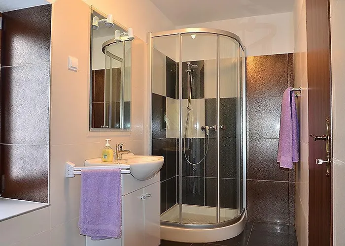 Letizia Villa Oprtalj